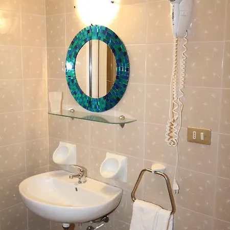 Corneliani シルミオーネ